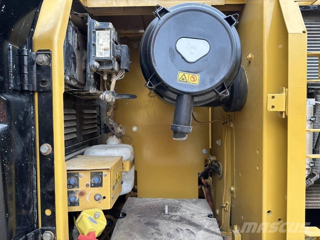 CAT 320D2 Escavadoras de rastos
