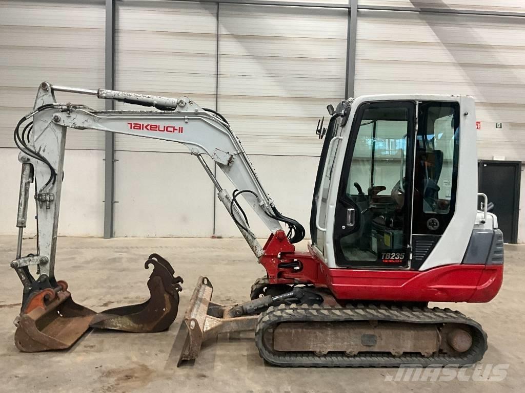 Takeuchi TB 235 Mini Escavadoras <7t