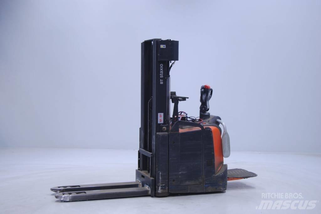 Toyota SPE140L Empilhador para operador externo