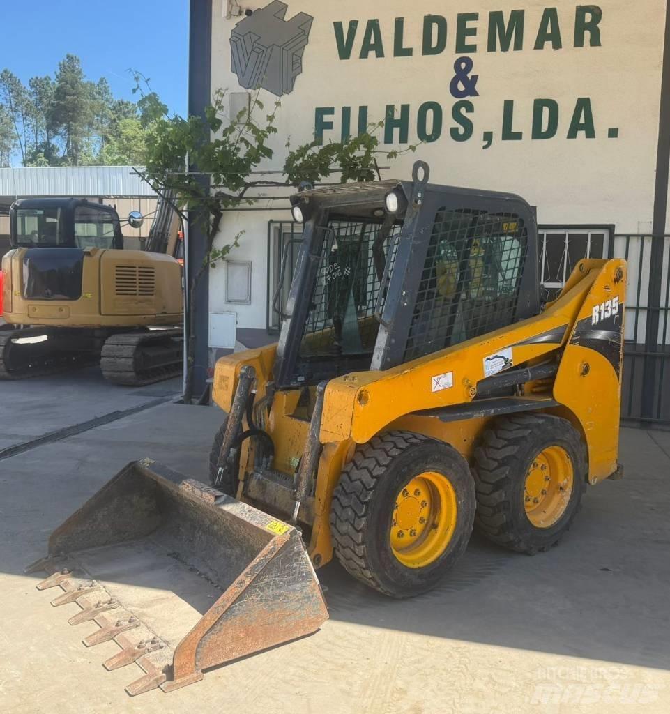 Gehl R 135 Carregadoras de direcção deslizante