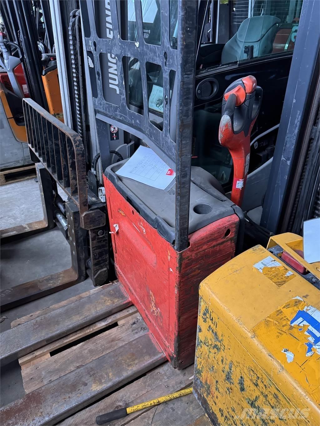 Linde T16 Empilhador para operador externo