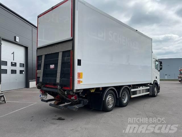 Scania R450B6X2*4NB Camiões de caixa fechada
