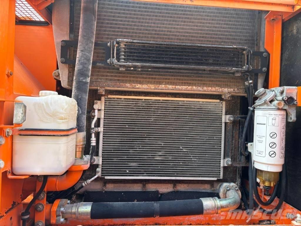 Doosan DX 300 LC Escavadoras de rastos