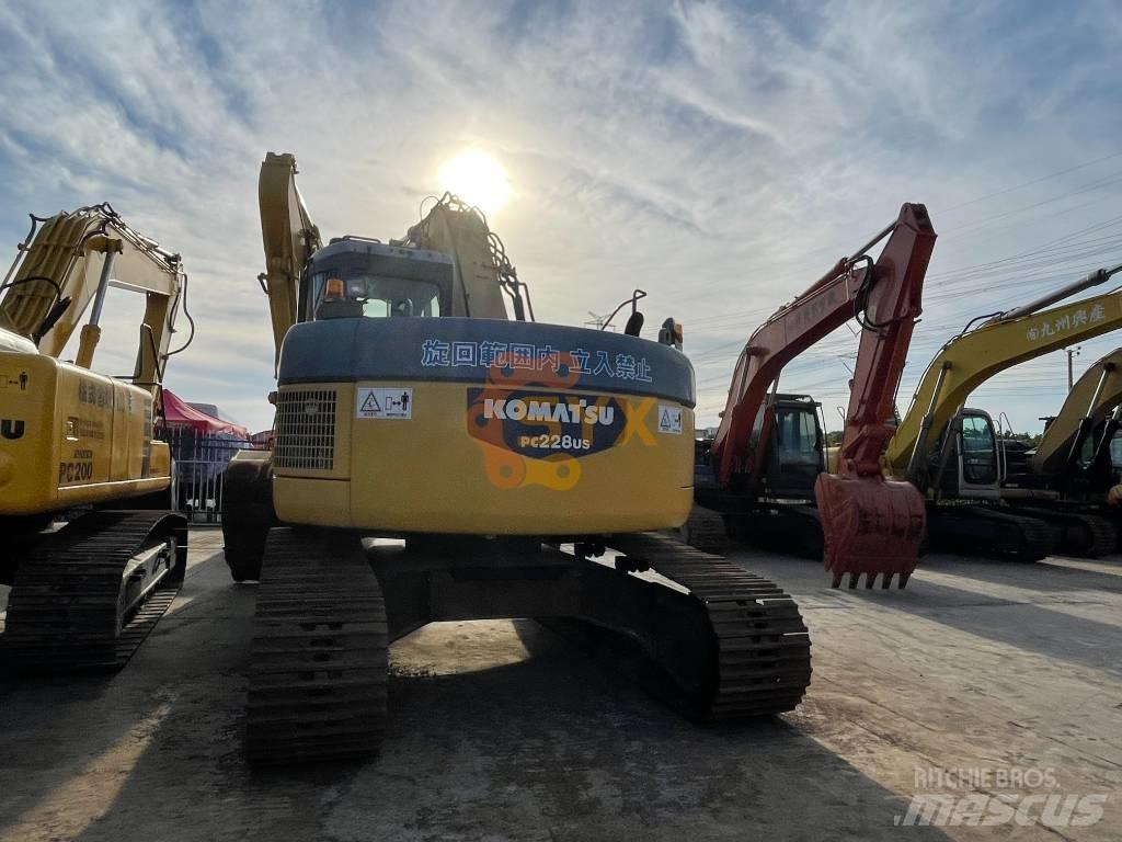 Komatsu PC 228 US Escavadoras de rastos
