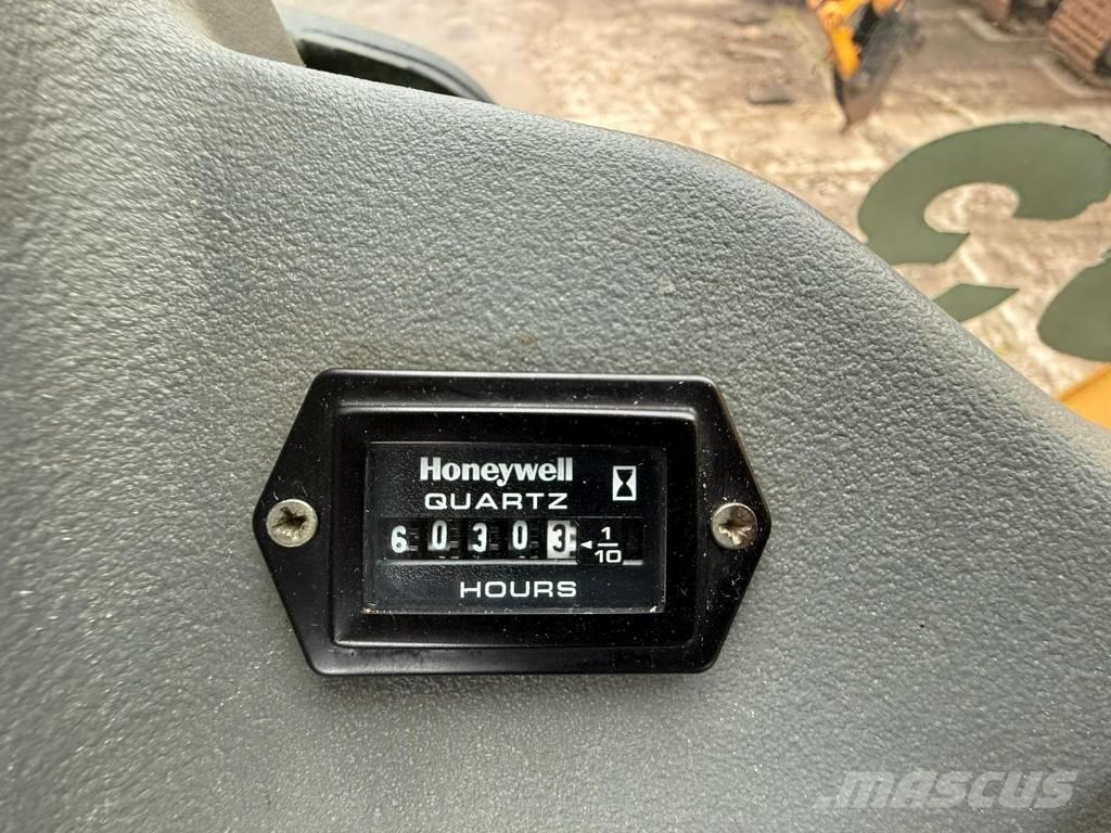 Komatsu WB 93 S-5 Retroescavadoras