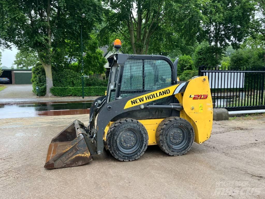 New Holland L 213 Carregadoras de direcção deslizante