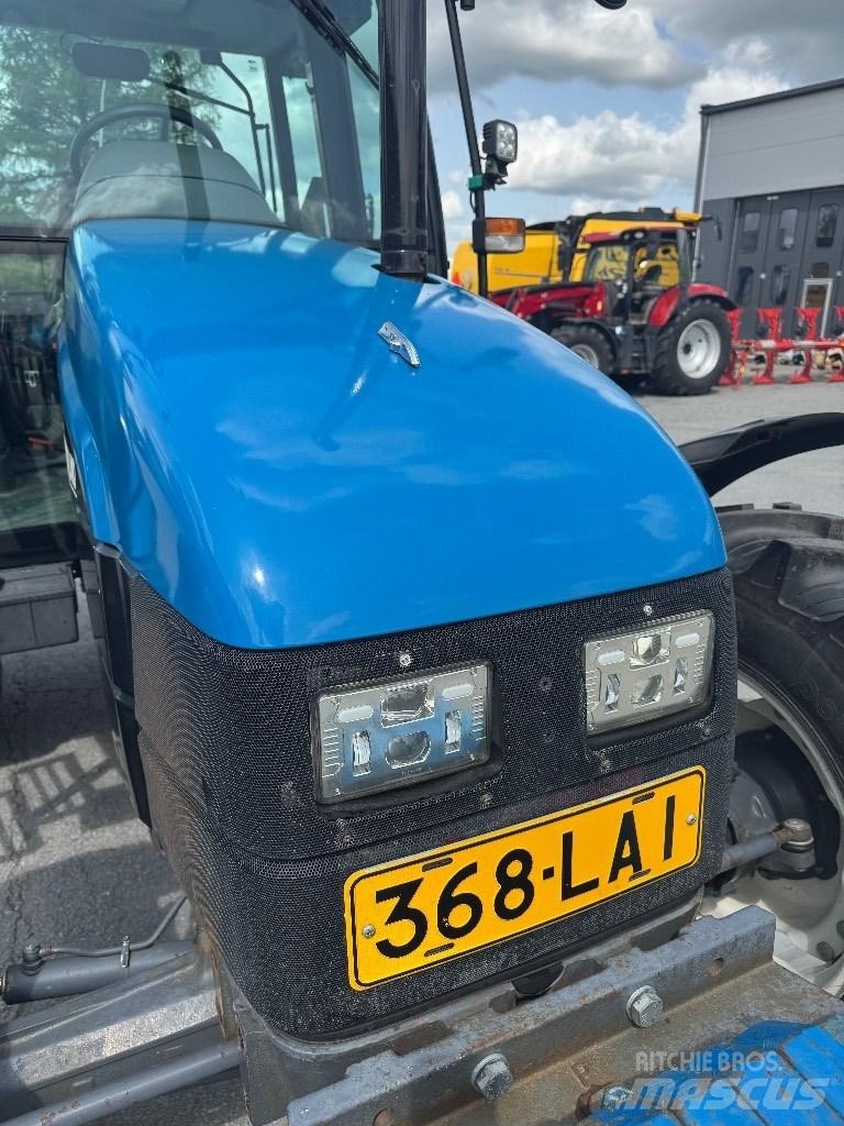 New Holland 5635 Tratores Agrícolas usados