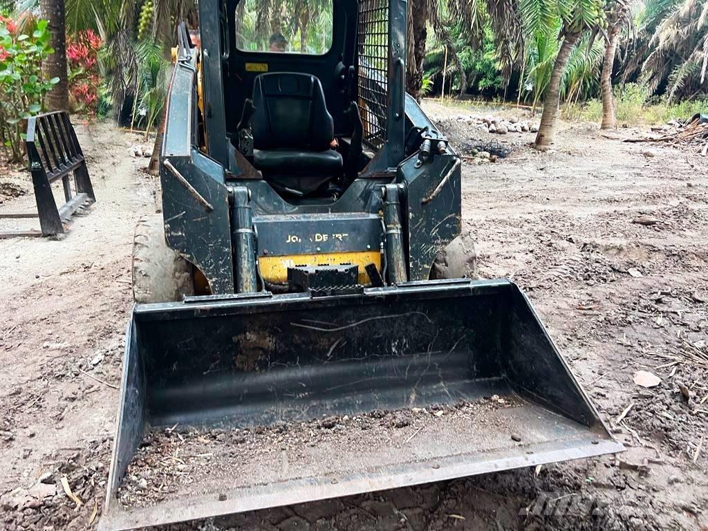 John Deere 312 Carregadoras de direcção deslizante