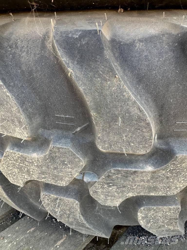Dunlop 405/70R20 Pneus, Rodas e Jantes