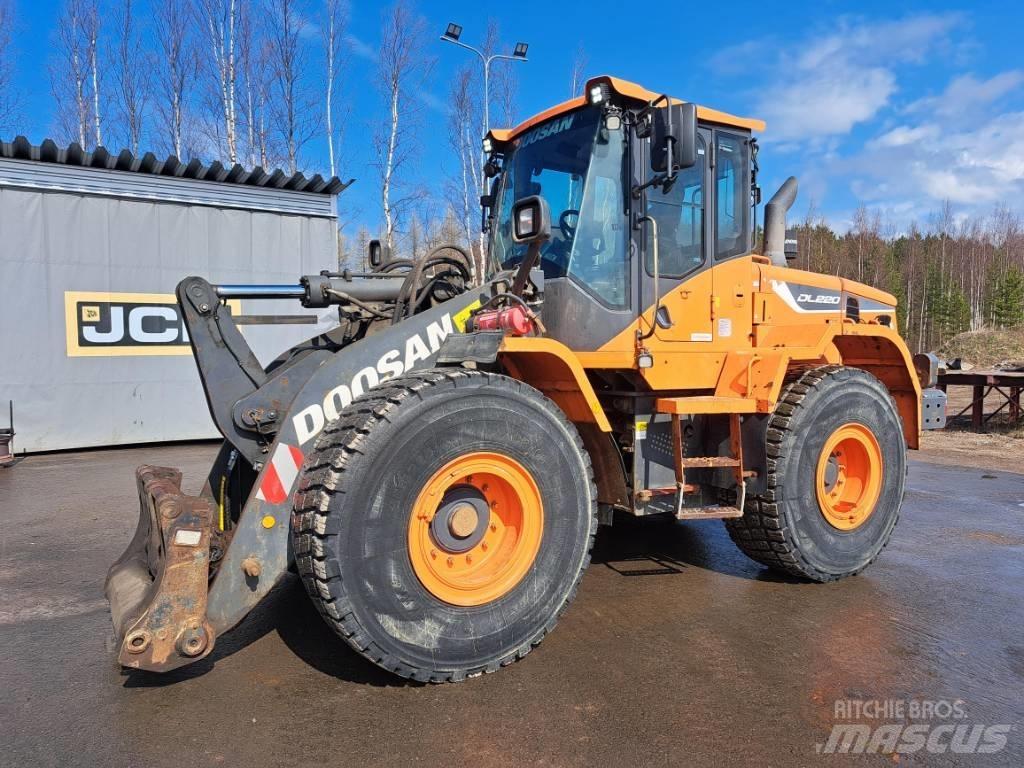Doosan DL 220 Pás carregadoras de rodas