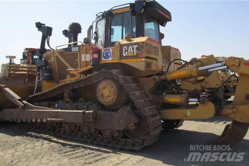 CAT D8R Dozers - Tratores rastos