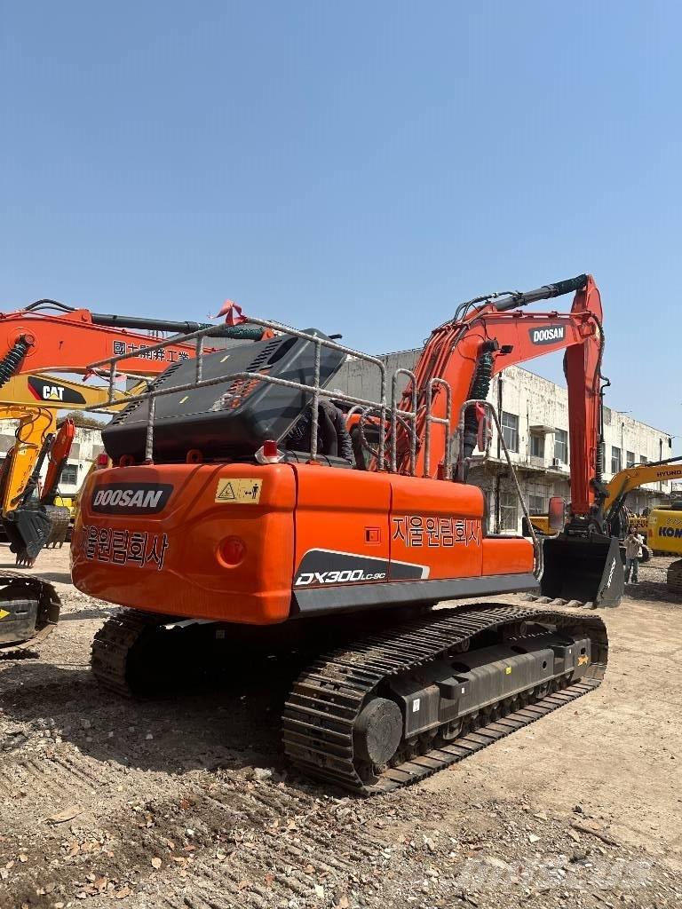 Doosan DX 300 Escavadoras Midi 7t - 12t