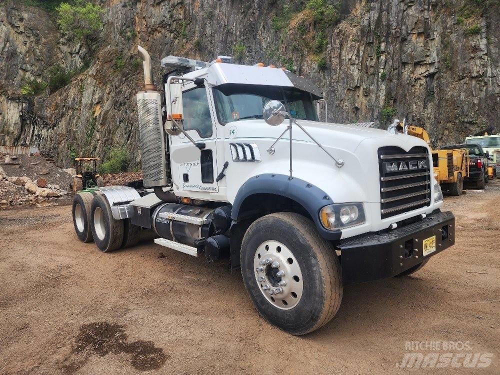 Mack GU713 GRANITE Camiões de chassis e cabine