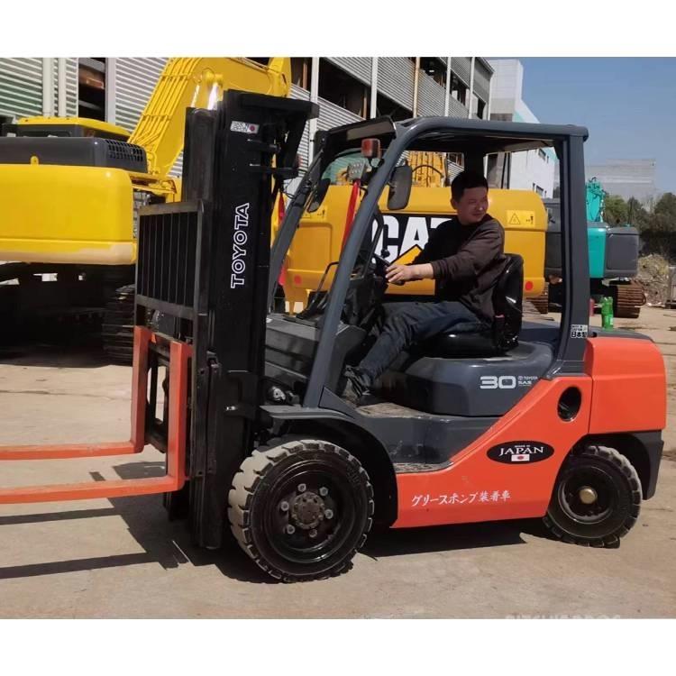 Toyota 8 FDN 30 Empilhadores Diesel