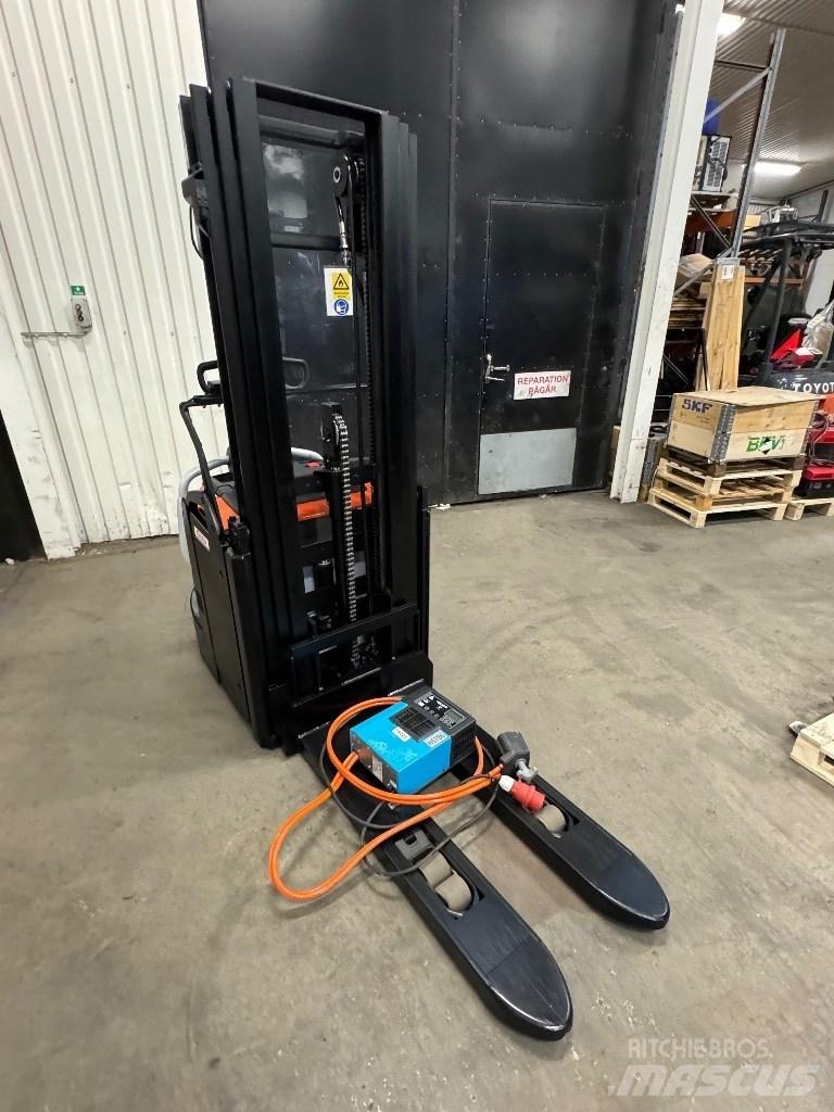Toyota SPE120L Empilhador para operador externo