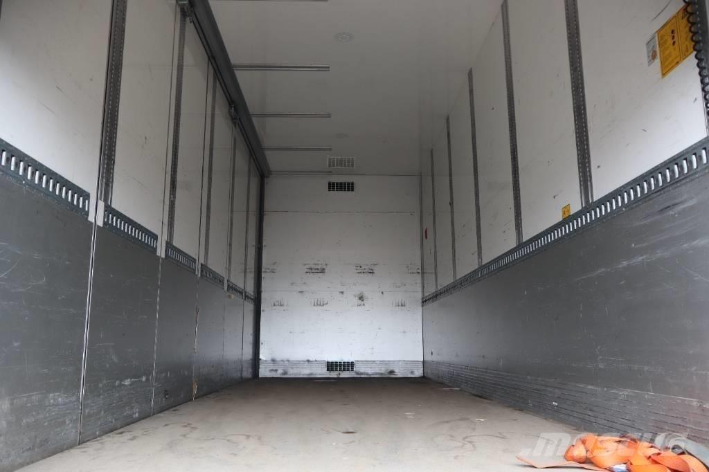Volvo FM Serie 2595 Camiões de caixa fechada