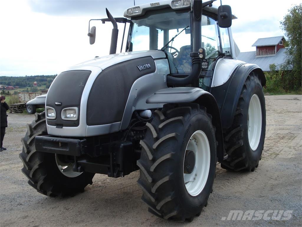 Valtra M150-4 Tratores Agrícolas usados