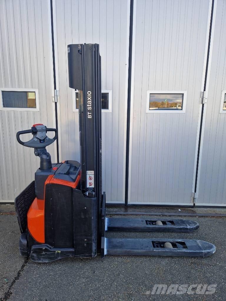 BT SWE 120 L.  57 tim Empilhador para operador externo