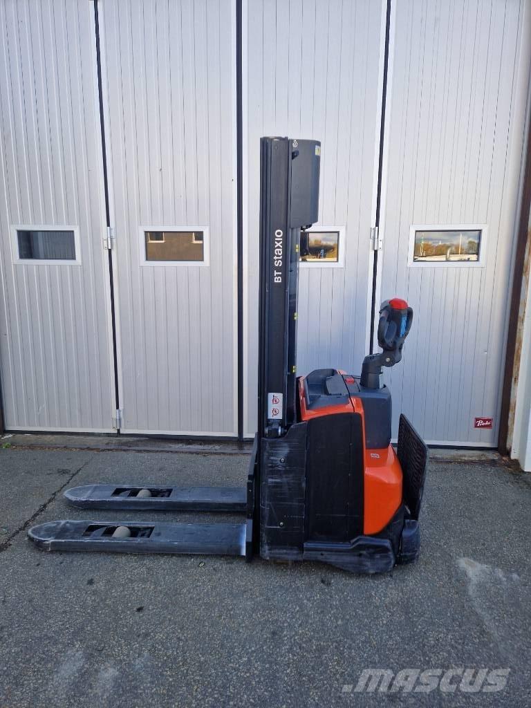 BT SWE 120 L.  57 tim Empilhador para operador externo