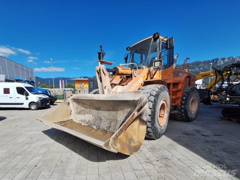 Doosan DL 300 Pás carregadoras de rodas