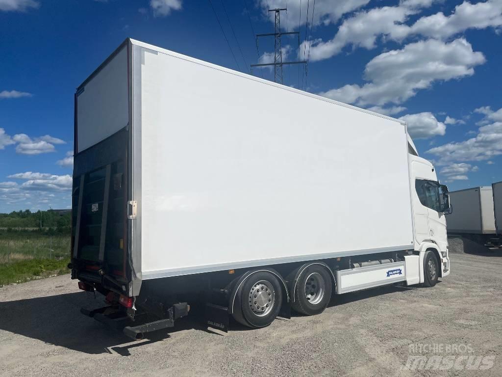 Scania R540B6X2*4NB Camiões de caixa fechada