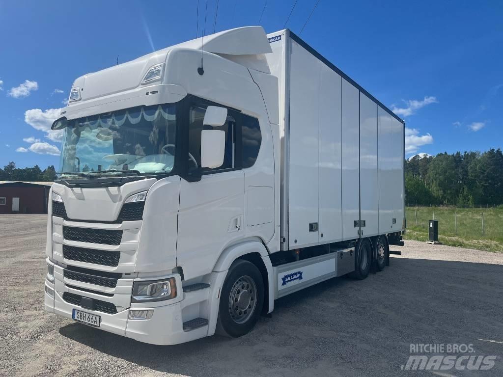 Scania R540B6X2*4NB Camiões de caixa fechada