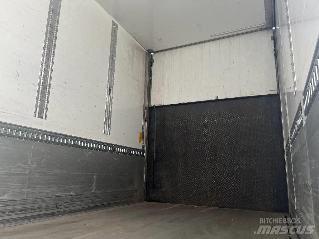 Scania R540B6X2*4NB Camiões de caixa fechada