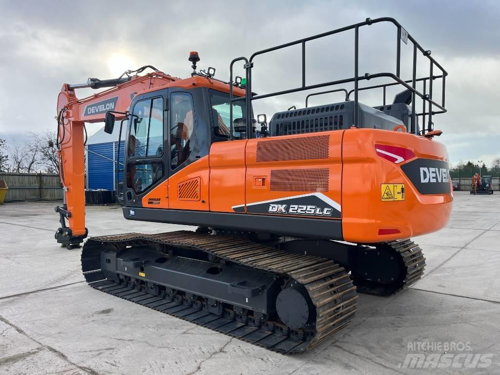 Develon DX 225 LC-7 Escavadoras de rastos