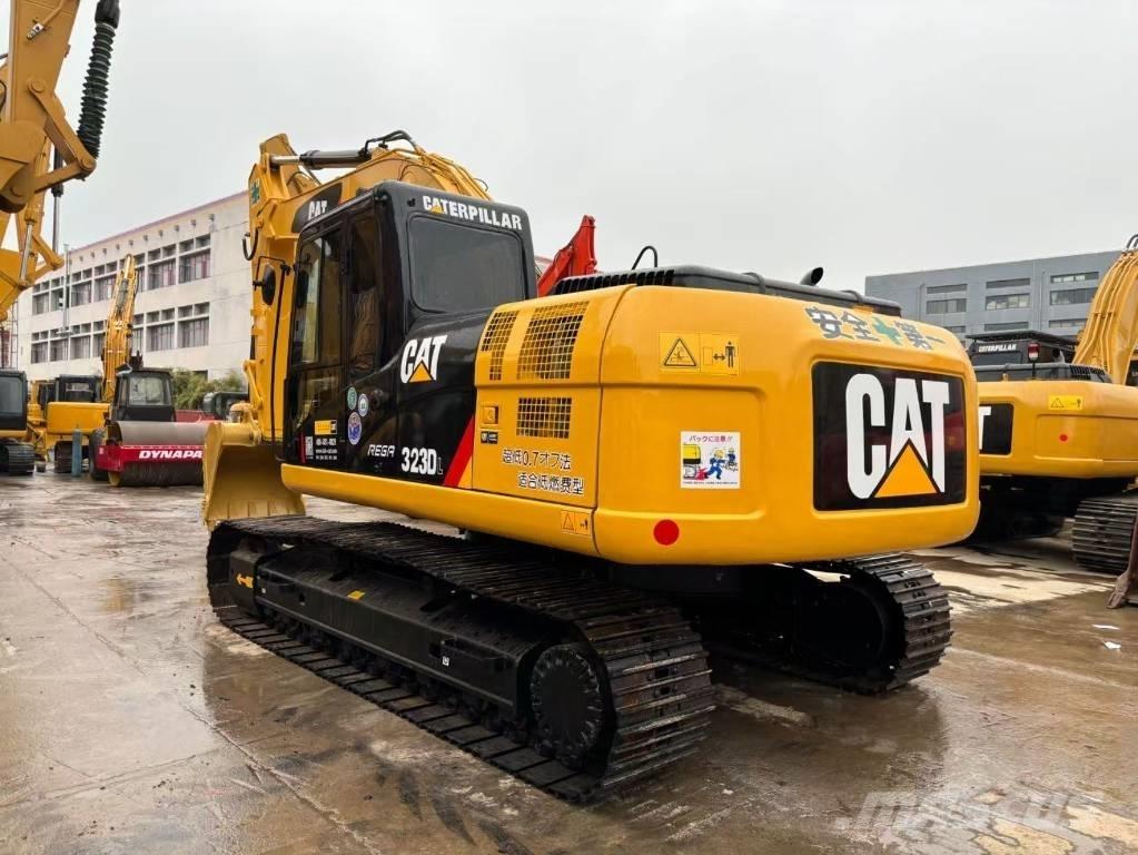 CAT 323 D Escavadoras de rastos