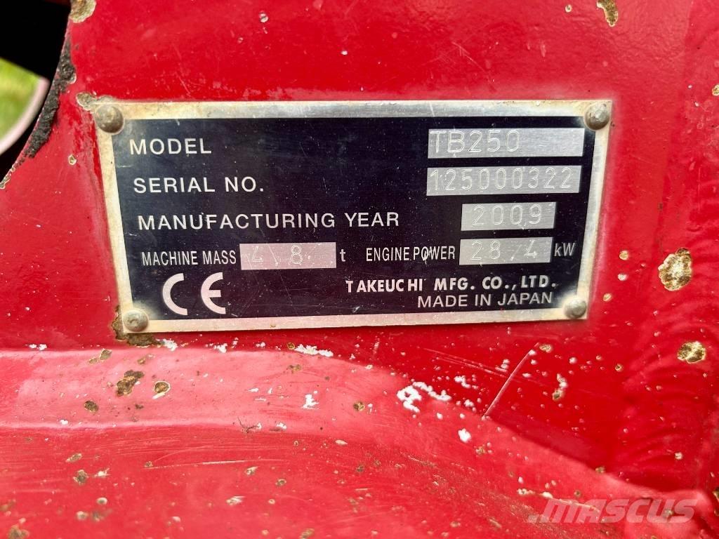 Takeuchi TB 250 Mini Escavadoras <7t