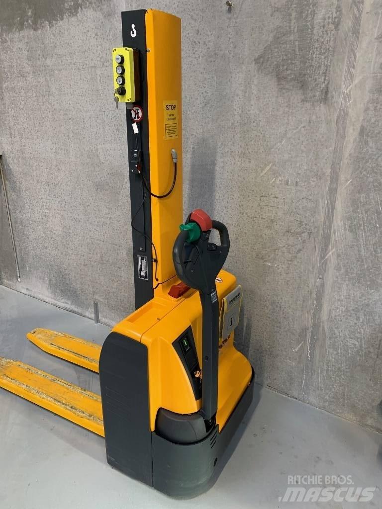 Jungheinrich EMC 110 Empilhador para operador externo