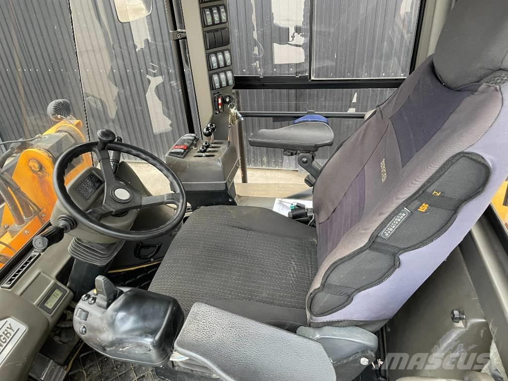 Ljungby L 13 Pás carregadoras de rodas