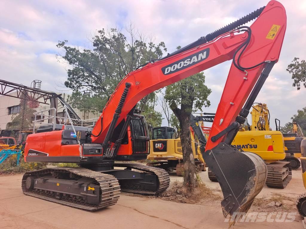 Doosan DX 225 Escavadoras de rastos