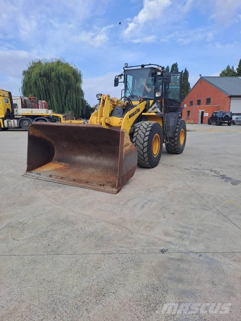 Komatsu WA 320-6 Pás carregadoras de rodas