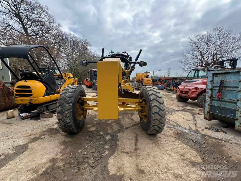 CAT 150 Motoniveladoras