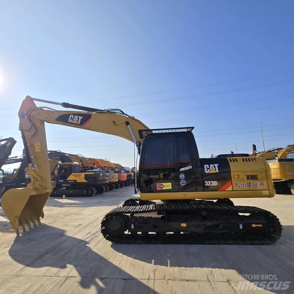CAT 323 D L Escavadoras Midi 7t - 12t