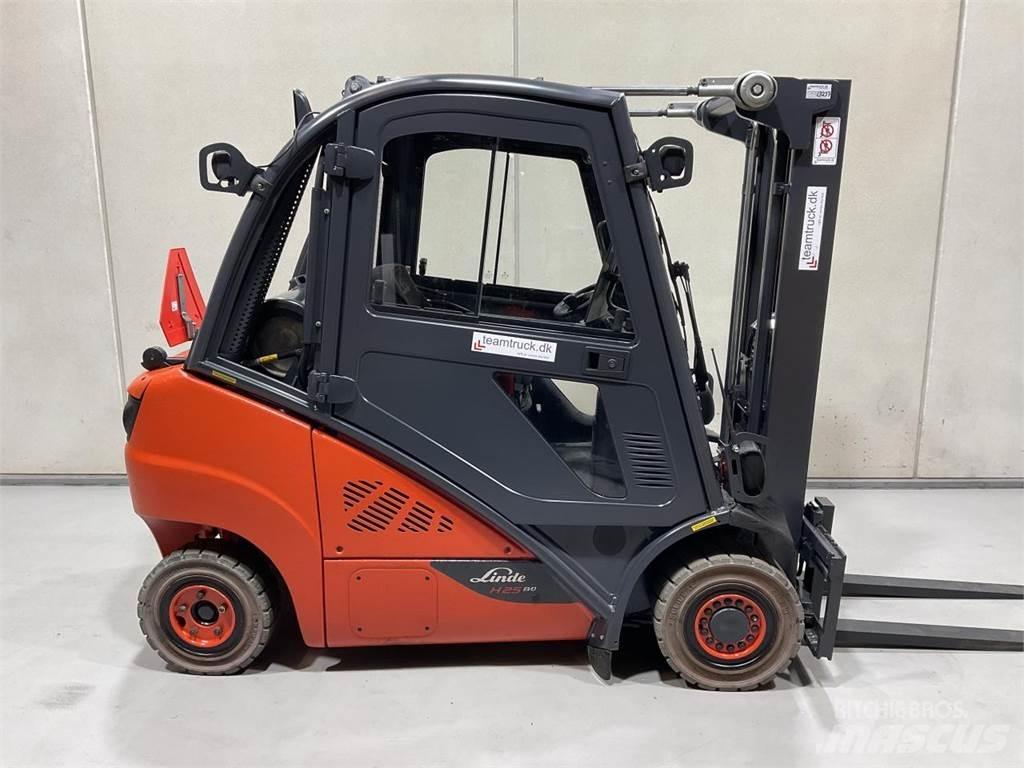 Linde H25T-02 Empilhadores a gás