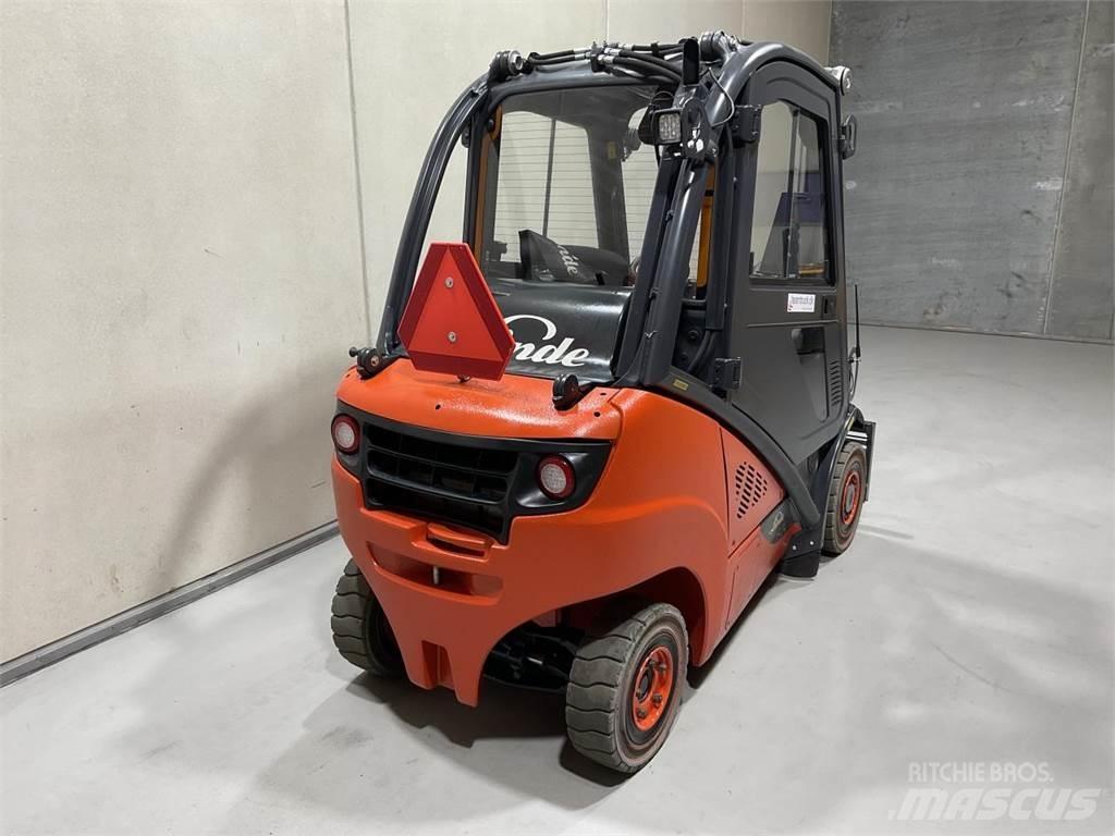 Linde H25T-02 Empilhadores a gás