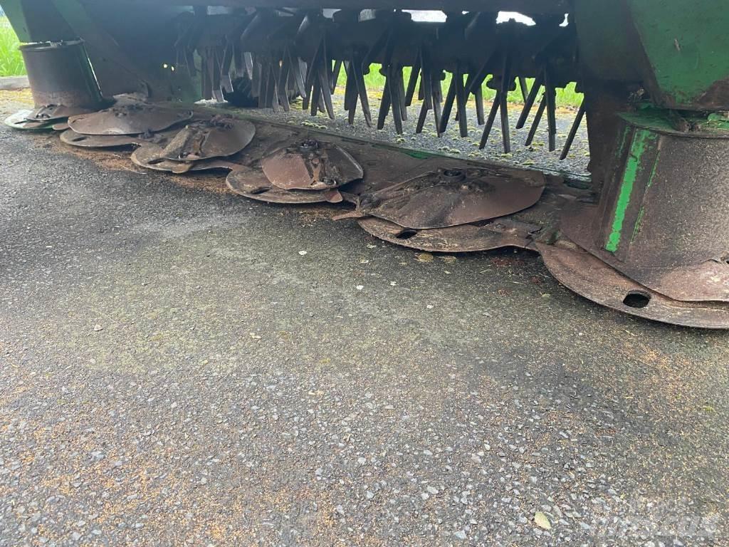 John Deere 730 Corta-Relvas montadas e arrastadas