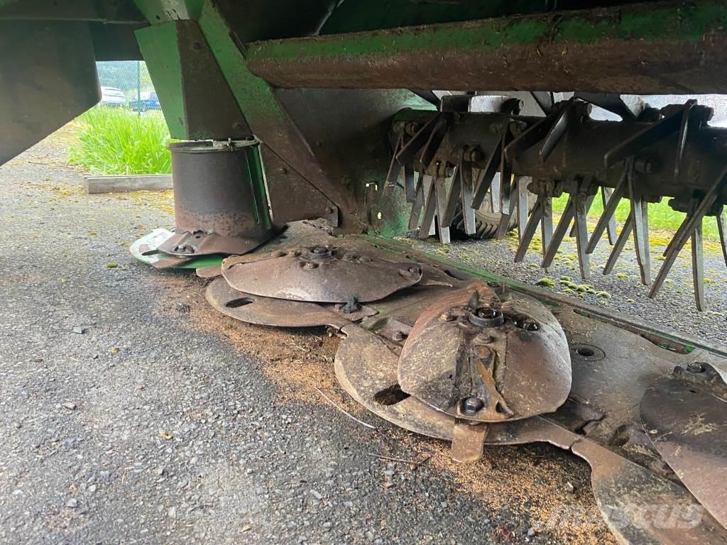 John Deere 730 Corta-Relvas montadas e arrastadas