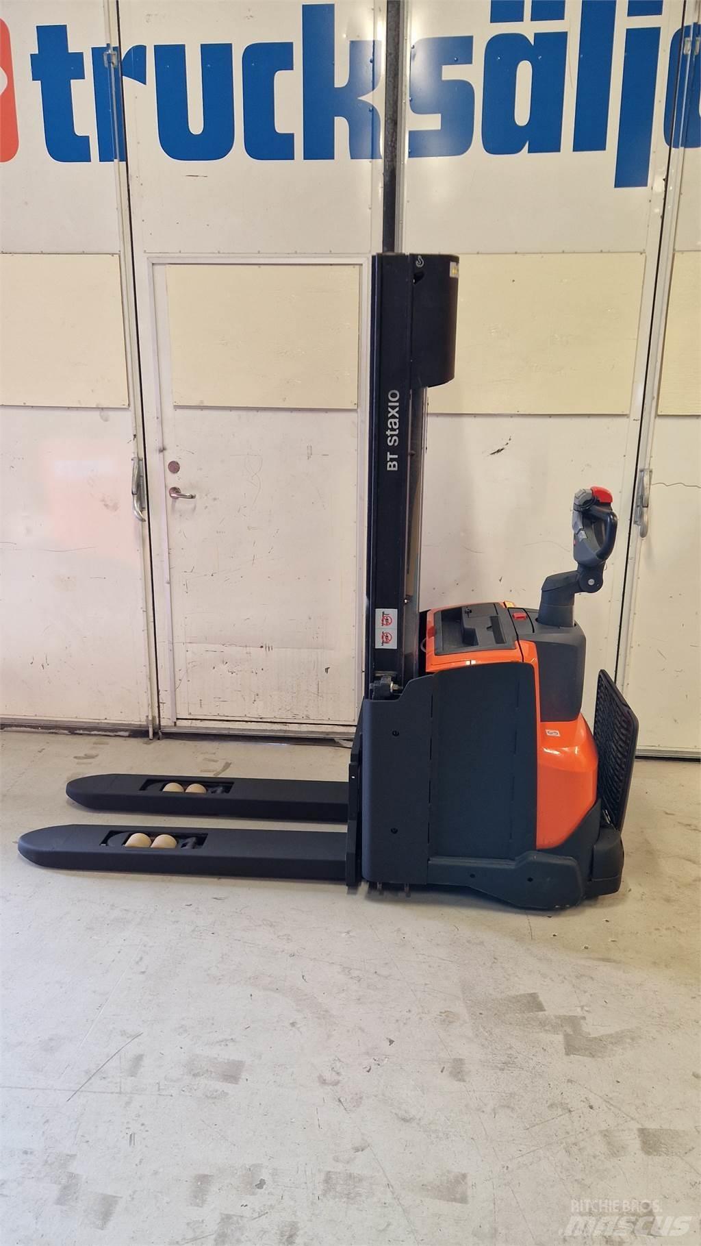 Toyota SWE140L Empilhador para operador externo