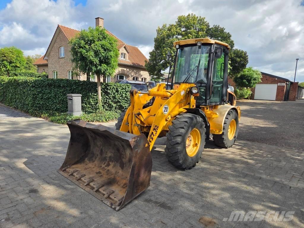 JCB 407B Super Carregadora multifunções