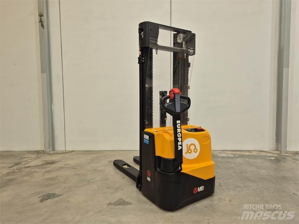  WSA161L Empilhador para operador externo