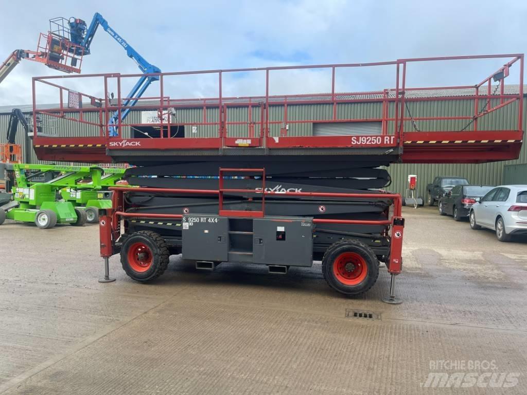 SkyJack SJ 9250 RT Elevadores de tesoura