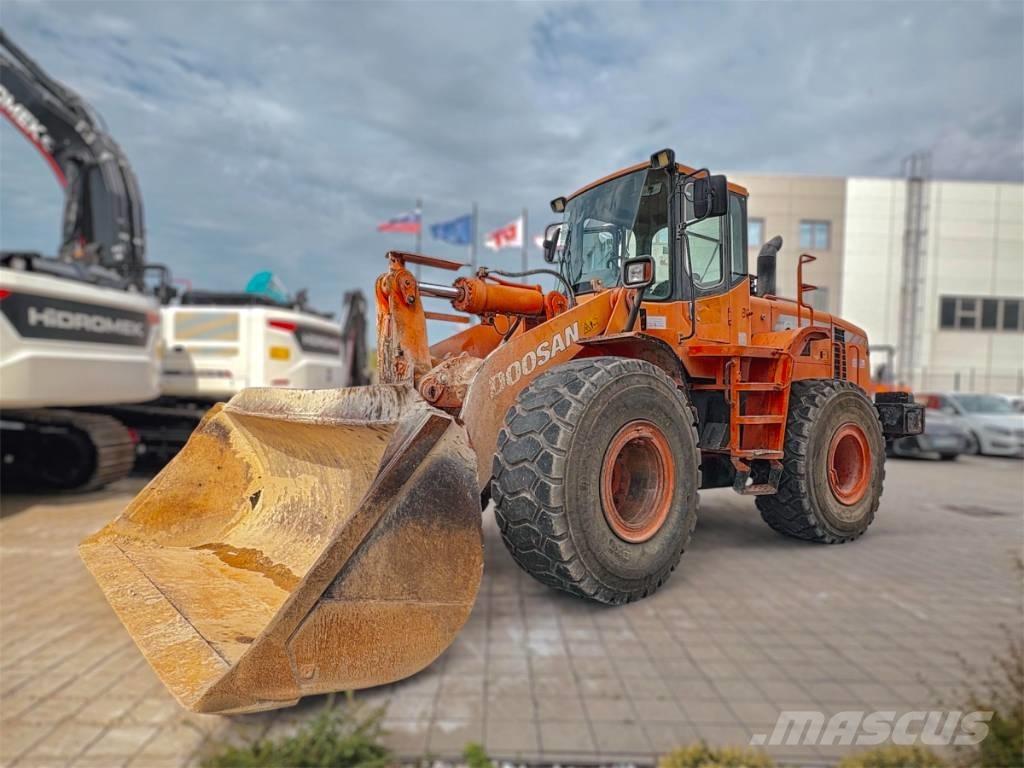 Doosan DL 300 Pás carregadoras de rodas