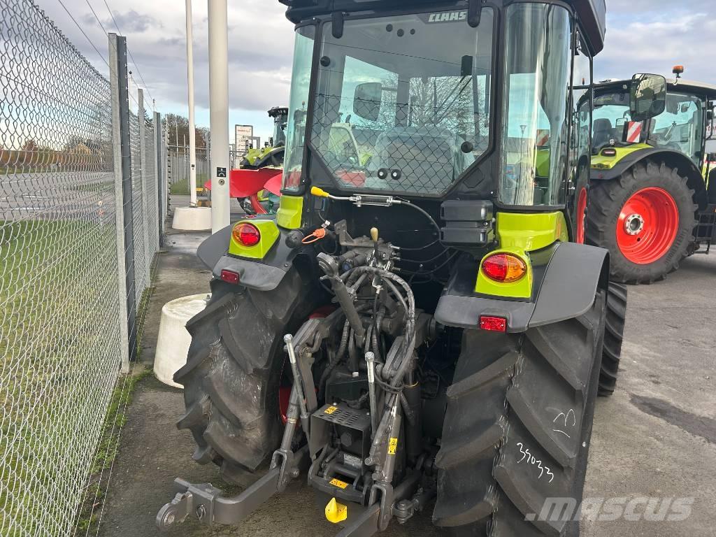 CLAAS Nexos 220 Tratores Agrícolas usados