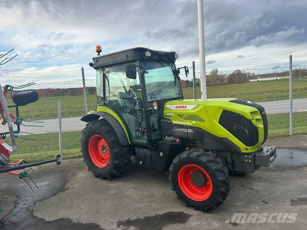 CLAAS Nexos 220 Tratores Agrícolas usados