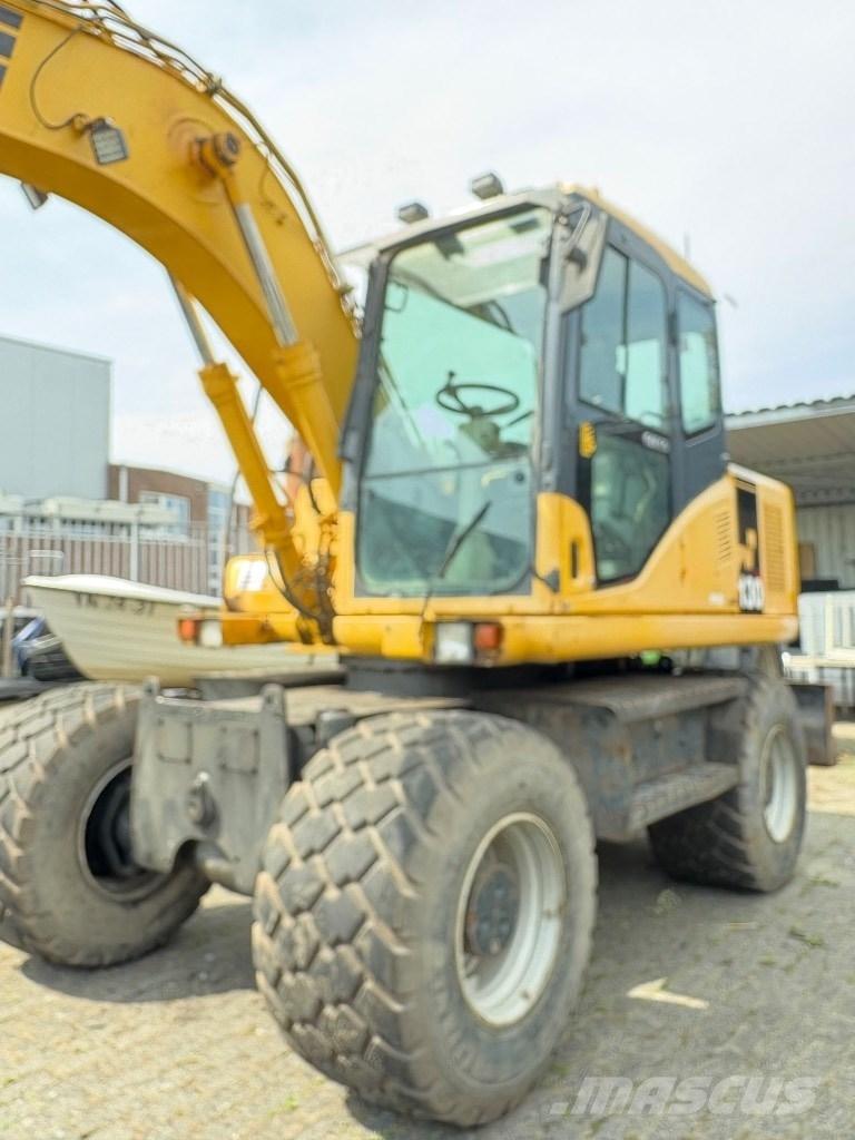 Komatsu PW 130-7K Escavadoras de rodas