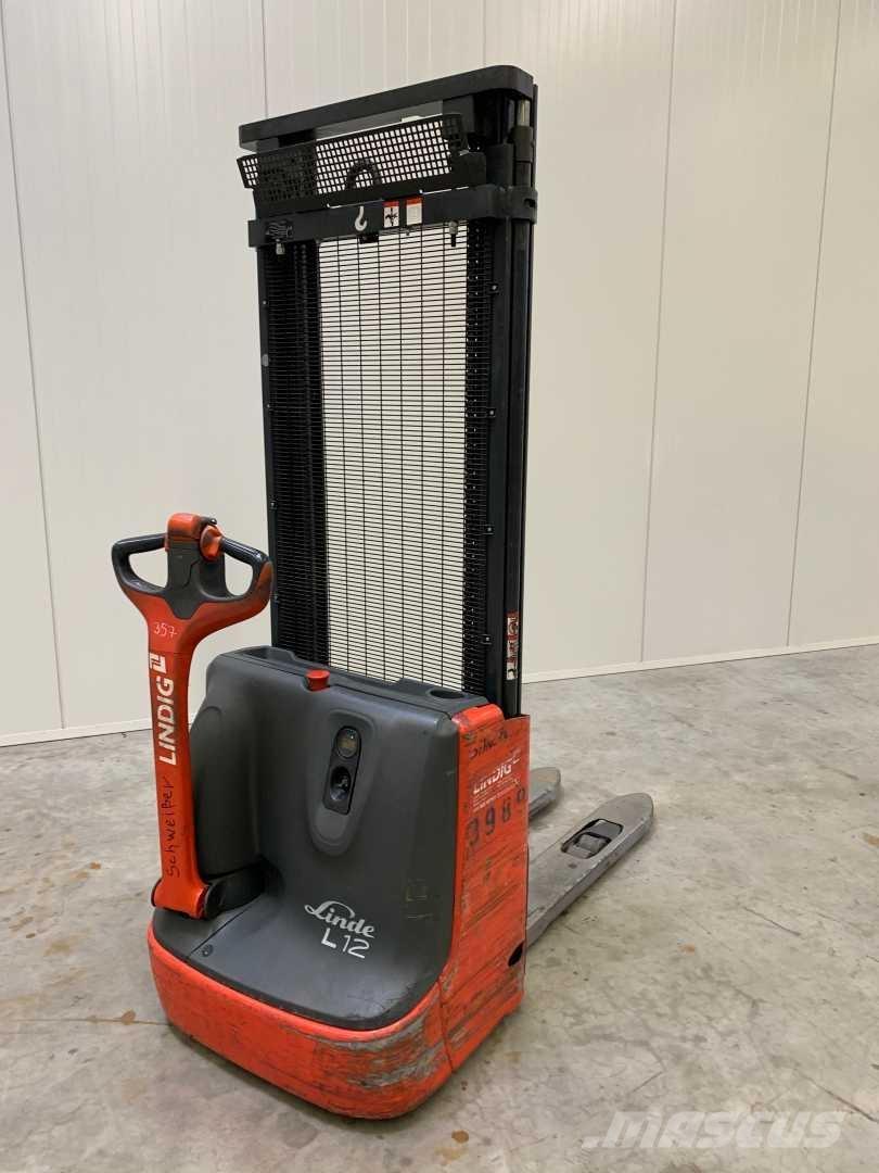 Linde L12 Self propelled stackers