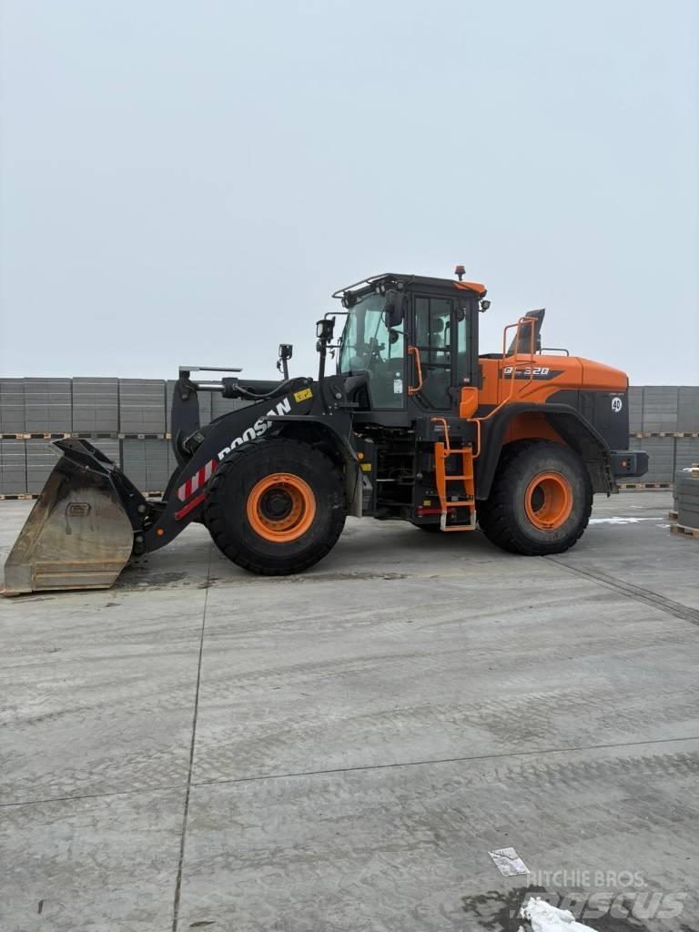 Doosan DL 320-7 Pás carregadoras de rodas